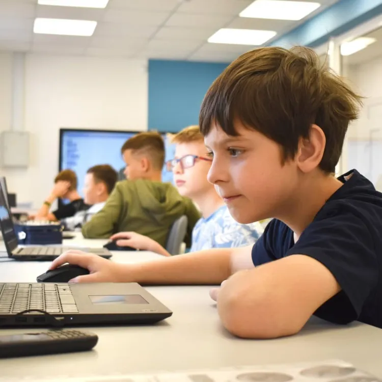 Программированию и Web-разработке научат амурских школьников в "IT-кубе"