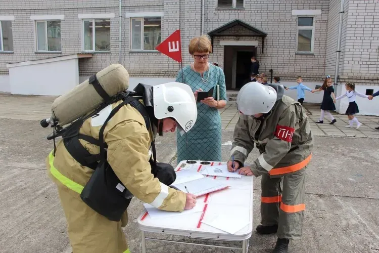 Детей эвакуировали из школы спасатели в Циолковском 