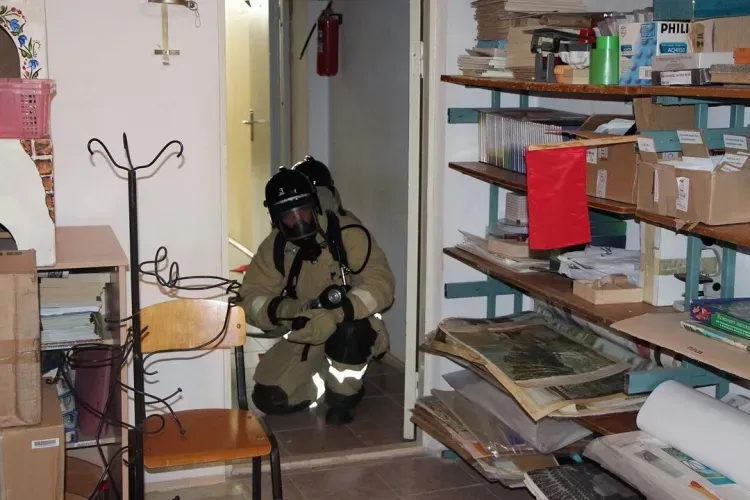 Детей эвакуировали из школы спасатели в Циолковском 