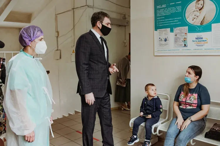 Василий Орлов поручил минздраву ликвидировать кадровый дефицит в Амурской области