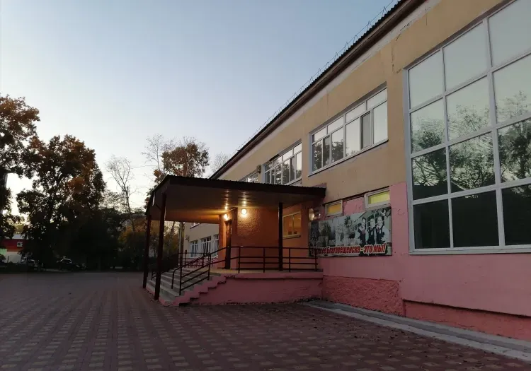 Охрану школ усилили на Дальнем Востоке из-за тревожных сообщений в социальных сетях