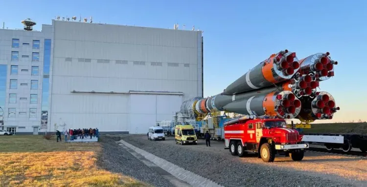 Ракету "Союз-2.1б" с космическими аппаратами установили на старте космодрома Восточный