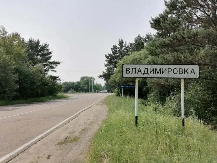 Василий Орлов поручил обратить внимание на сельские дороги, требующие ремонта