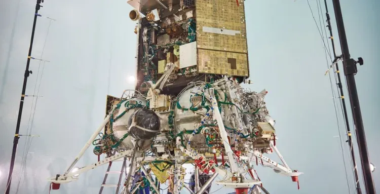 Аппарат для миссии "Луна-25" готовится к пуску с Восточного, сообщили в Роскосмосе