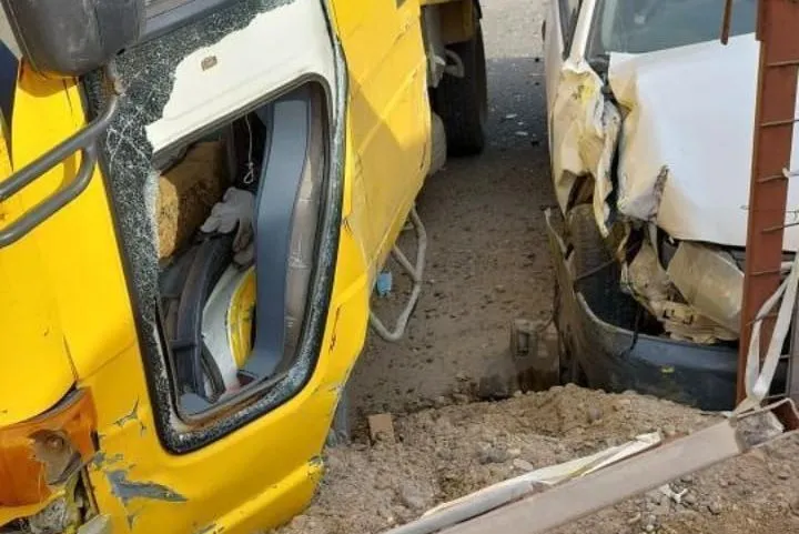 Легковой автомобиль и автокран столкнулись в районе перекопа в Благовещенске