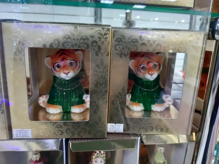 Спрос на новогодние украшения вырос в амурских магазинах 