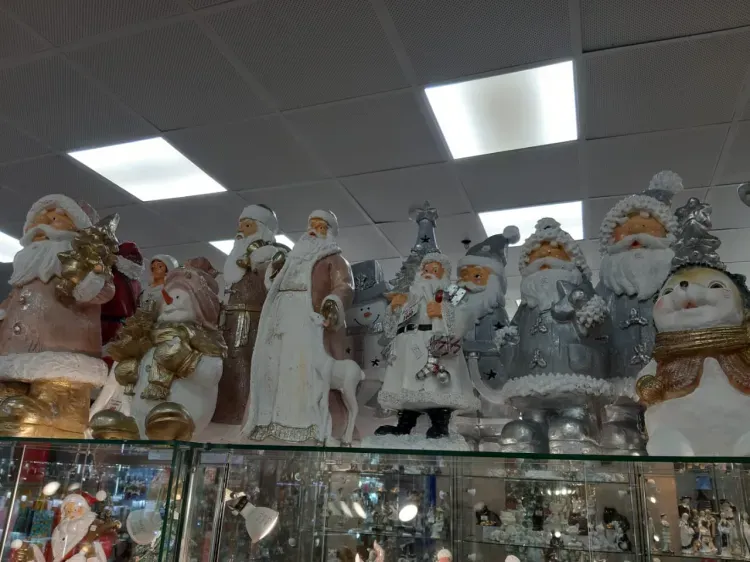 Спрос на новогодние украшения вырос в амурских магазинах 