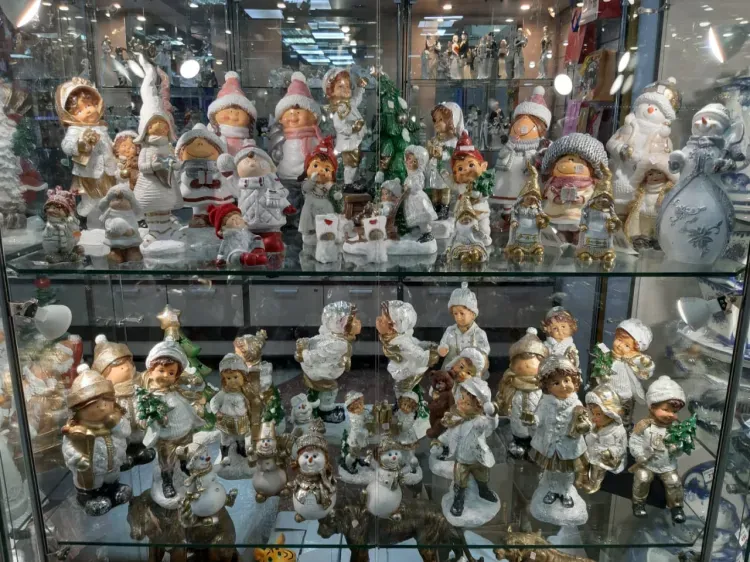 Спрос на новогодние украшения вырос в амурских магазинах 