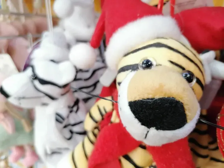 Спрос на новогодние украшения вырос в амурских магазинах 