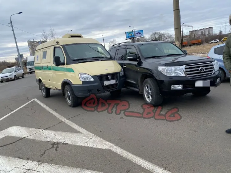 Аварии в одном месте произошли на Калининском кольце в Благовещенске