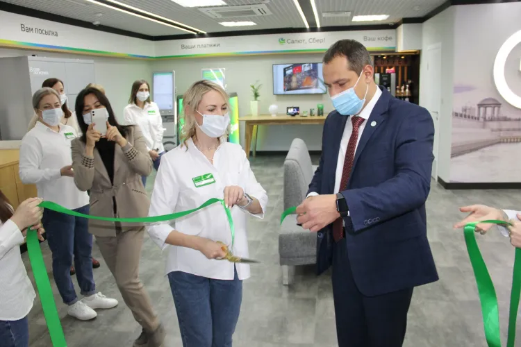 Первые офисы Сбера нового формата открылись в Амурской области