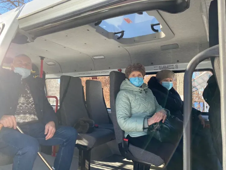 К пунктам вакцинации 2679 амурчан доставили службы "Мобильная бригада"