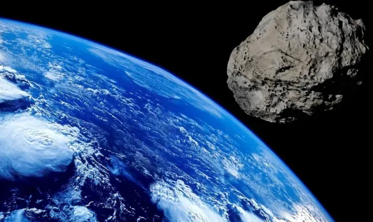 Астероид в форме яйца летит к Земле