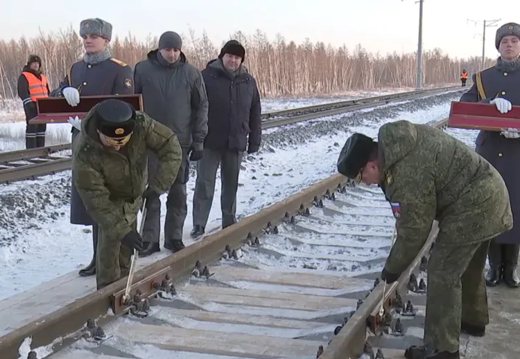 Шойгу дал старт укладке железнодорожного пути на участке БАМа