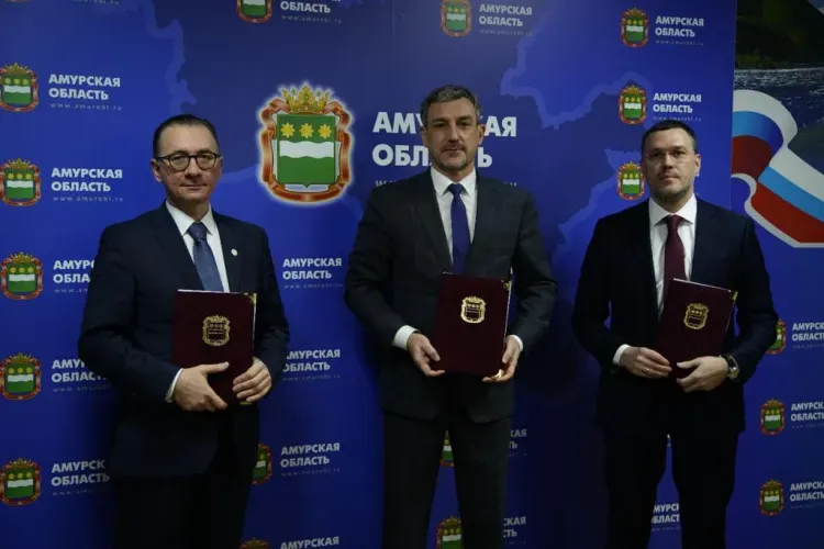 Василий Орлов подписал соглашение с Амурским ГХК и Сбербанком о развитии Свободного