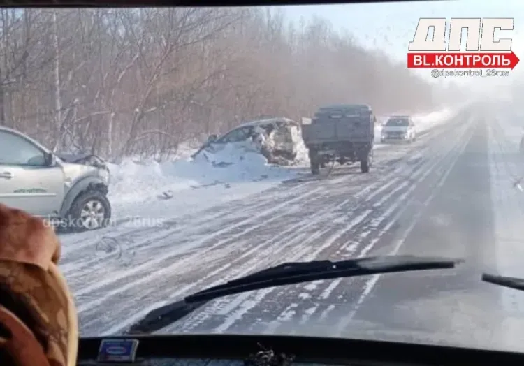 Машины столкнулись при буксировке на трассе Архаринского района