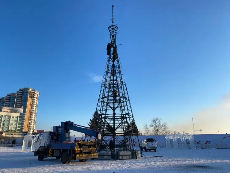 Новогодние шары с подсветкой появятся на круговой развязке Благовещенска