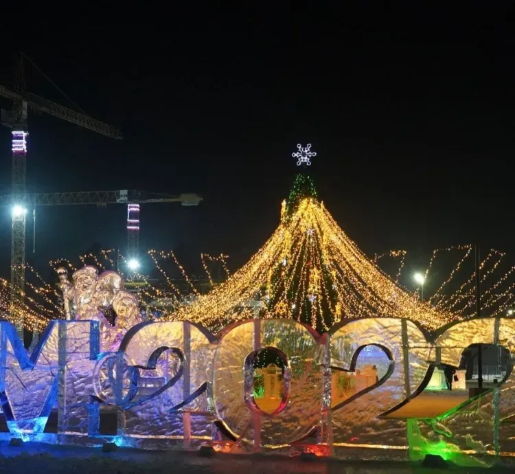 Испанию, Францию и Италию воплотили во льду на площади Свободного