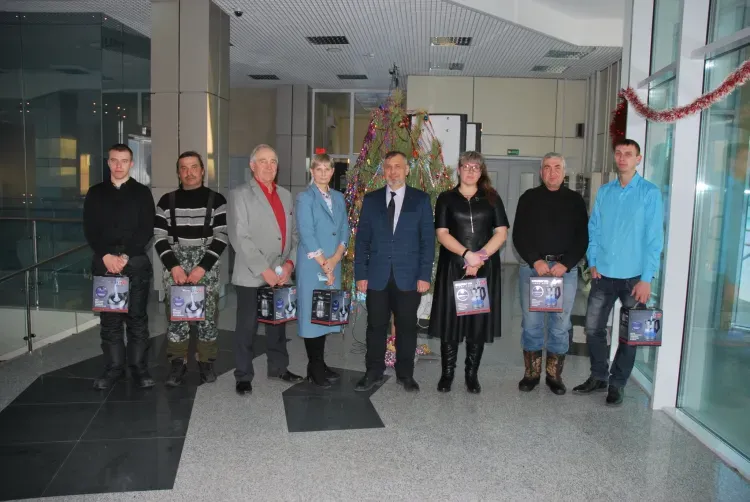 Железнодорожники наградили амурчан, за оказание помощи локомотивной бригаде пострадавшей в ДТП