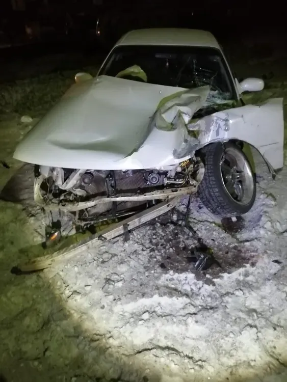 Выезд автомобиля перед приближающимся грузовым поездом стал причиной ДТП на переезде ст. Сиваки