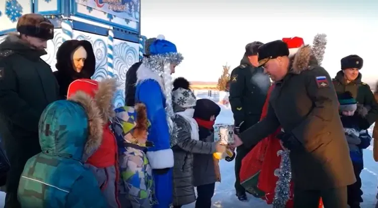 Новогодние мечты детей исполнили военные в Амурской области