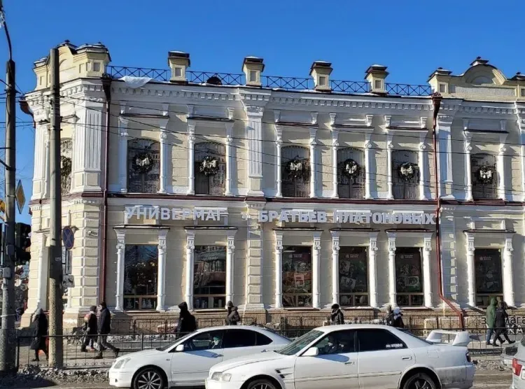 Магазин в центре Благовещенска назвали фамилией дореволюционных основателей