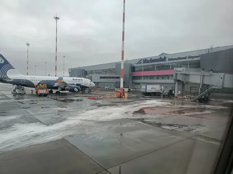 Самолет Владивосток-Москва экстренно посадили в Хабаровске