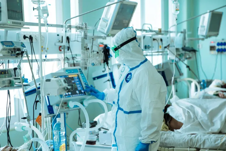 Врачи Амурской области борются за жизни ковидных пациентов месяцами