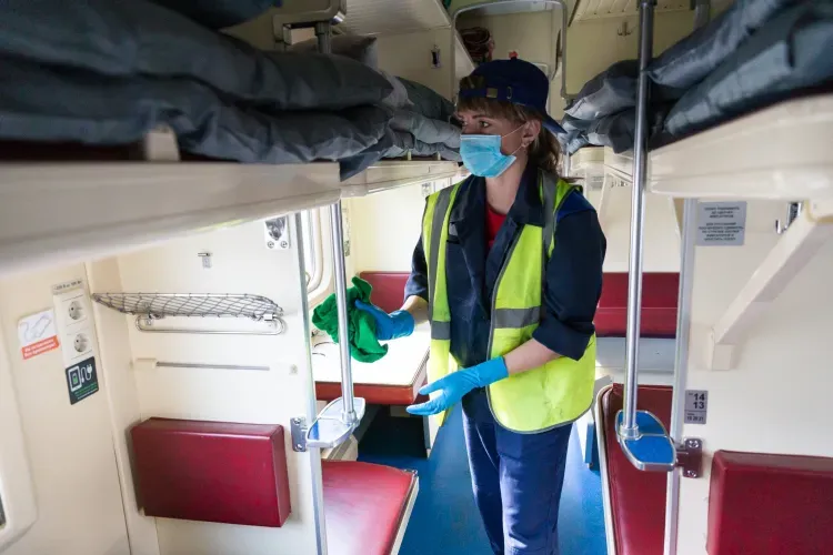 В поездах и на вокзалах ЗабЖД продолжают действовать противоэпидемические меры