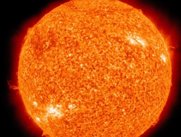 Мощная вспышка на Солнце обрушит магнитные бури на Землю