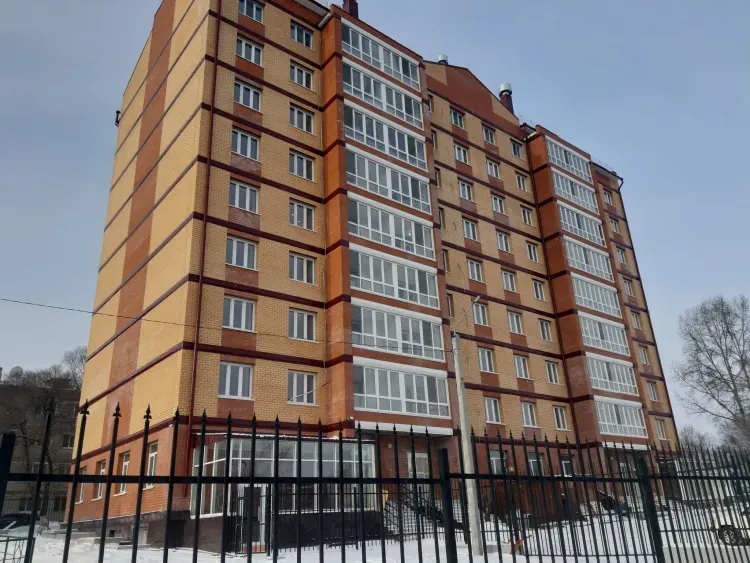 Женщина выпала с 8-го этажа, поднялась в квартиру и вызвала себе скорую