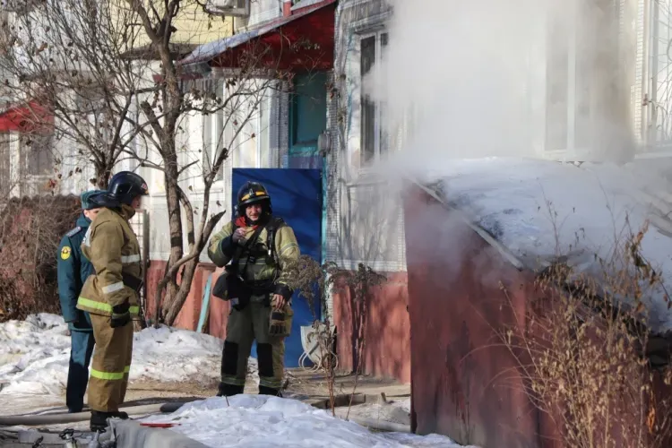 Пожар потушили в подвале дома Благовещенска, эвакуировались 33 человека