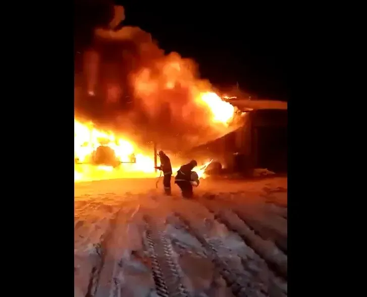 Сельхозтехника сгорела в Михайловском районе, вероятен поджог