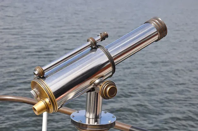 Телескоп и язычковый барабан передал детям от Деда Мороза Василий Орлов