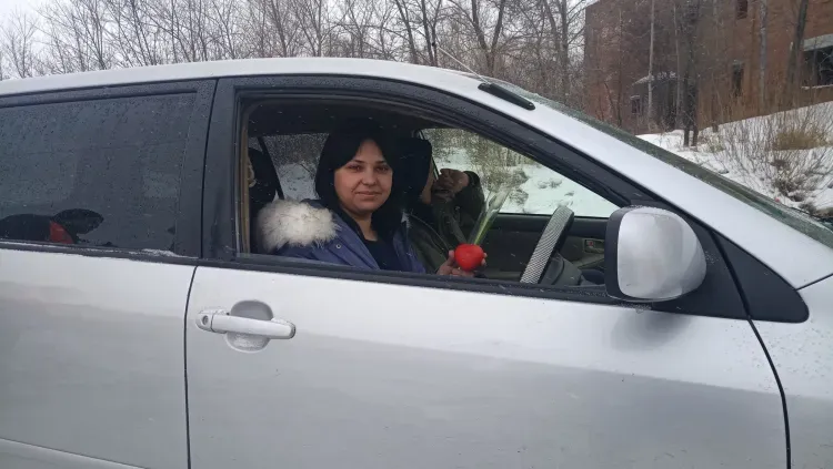 С наступающим праздником поздравили женщин-водителей сотрудники ЗабЖД