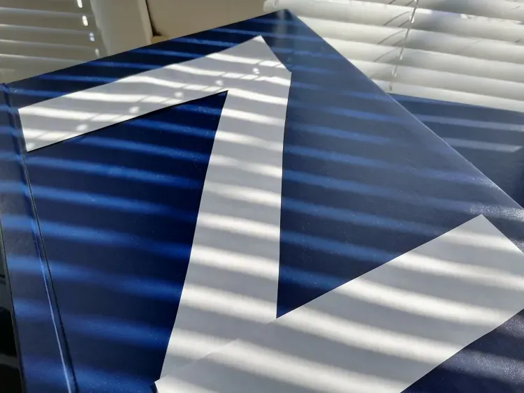 Знак Z на детской коляске в Приамурье обсуждают в Швейцарии