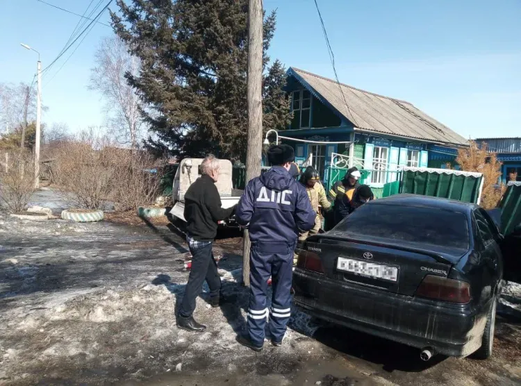 Водитель иномарки снес забор частного дома в Свободном