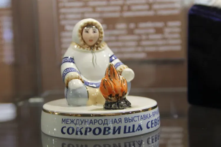 Куклы народов Севера и скульптуры из бивня мамонта показали амурчанам (фото)