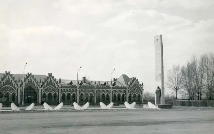 Общий вид площади Дружба, первая половина 70-х От Дружбы до Победы: история известной площади Благовещенска