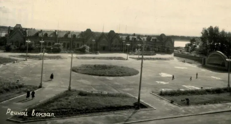 Речной вокзал города Благовещенск, 1958 год От Дружбы до Победы: история известной площади Благовещенска