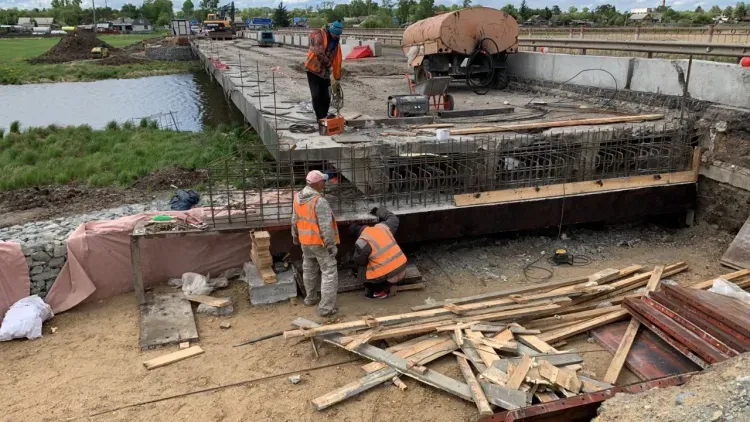 Мост на региональной трассе в Тамбовском районе ремонтируют по нацпроекту