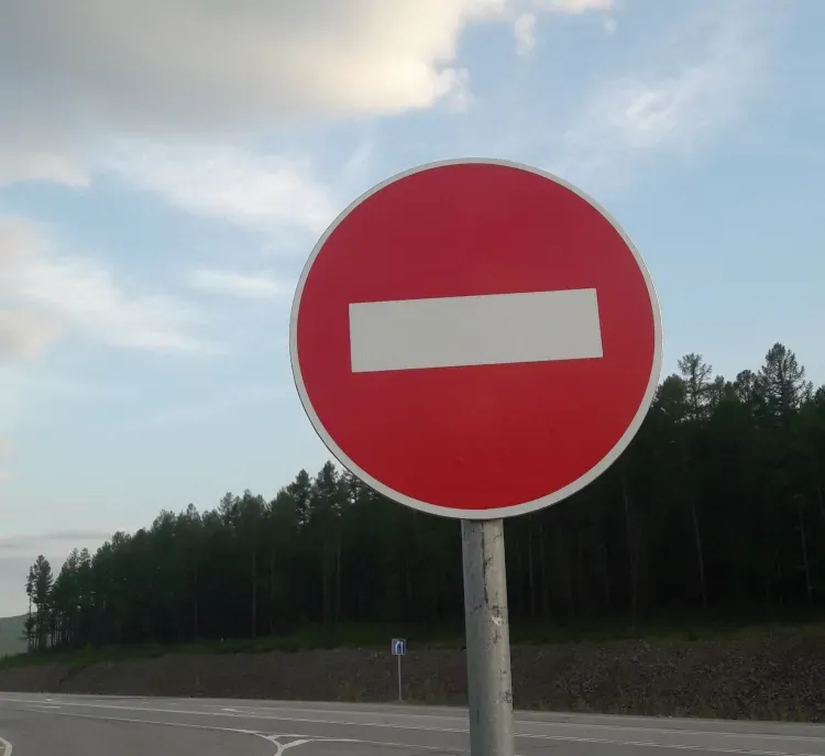 Участки дорог в пяти районах Приамурья закрыли для проезда