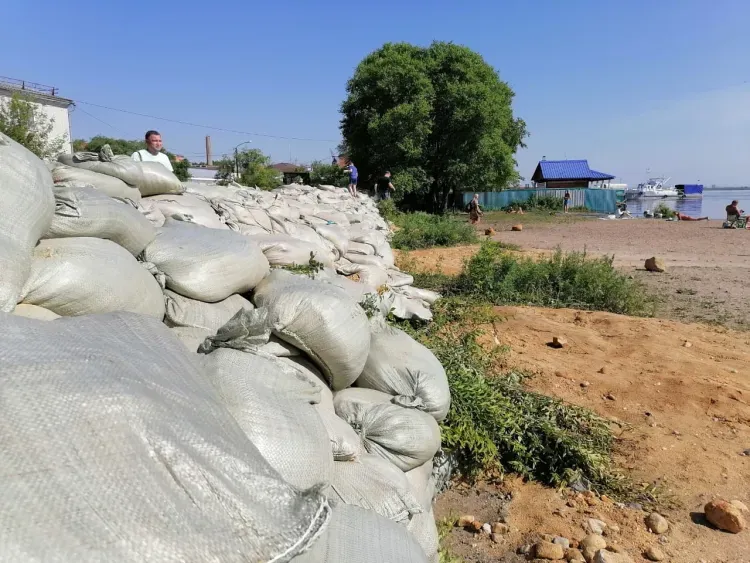 "Готовимся к худшему": паводок угрожает водозабору в Свободном 
