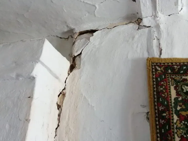 Молния ударила в дом со спящими детьми в Амурской области 