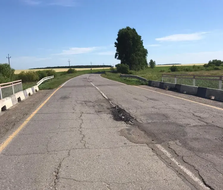 Проезд по аварийному мосту запретили в Тамбовском районе