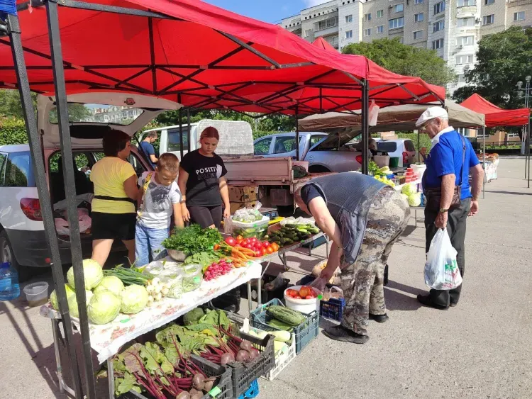 Овощи, ягоды и колбасы привезли на фермерские ярмарки в Благовещенск