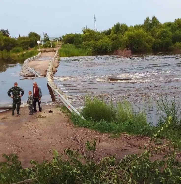 Дорога подтоплена в селе Благовещенского района после подъема реки