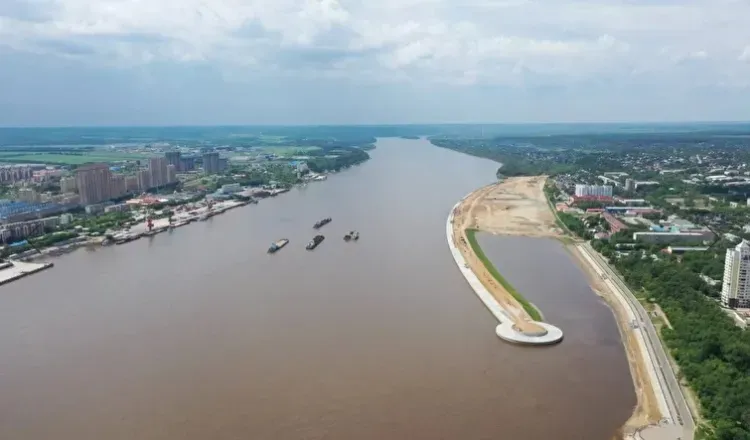 Терраса со смотровой площадкой на воде появится на набережной Амура