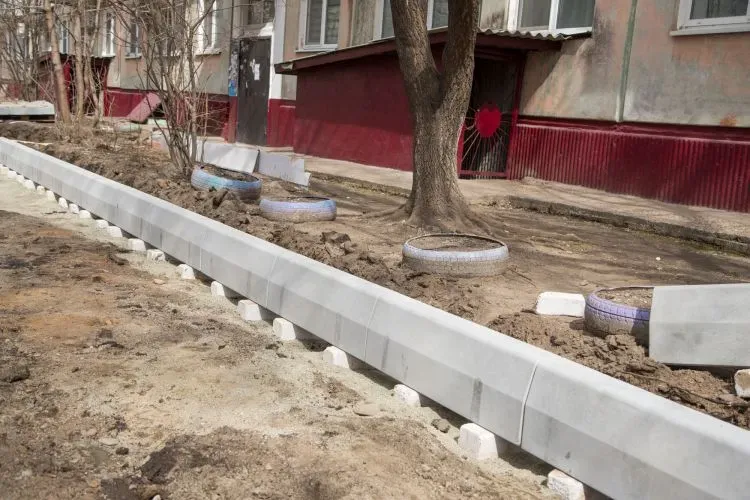 Проезды и тротуары обновят подрядчики в пяти дворах Благовещенска