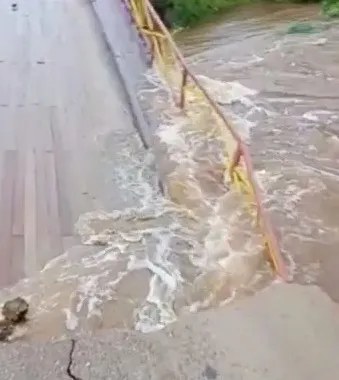 Дороги и мосты смывает паводок на севере Амурской области